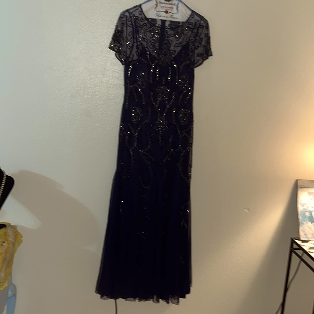 Adrianna Papel size 6 stunning Navy gown